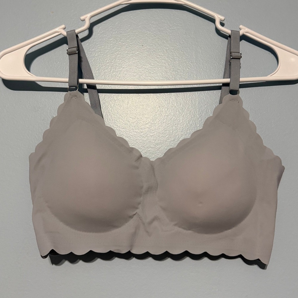 Seamless Size Small Scalloped Edge Bralette Gray Wireless Adjustable Strap 1653